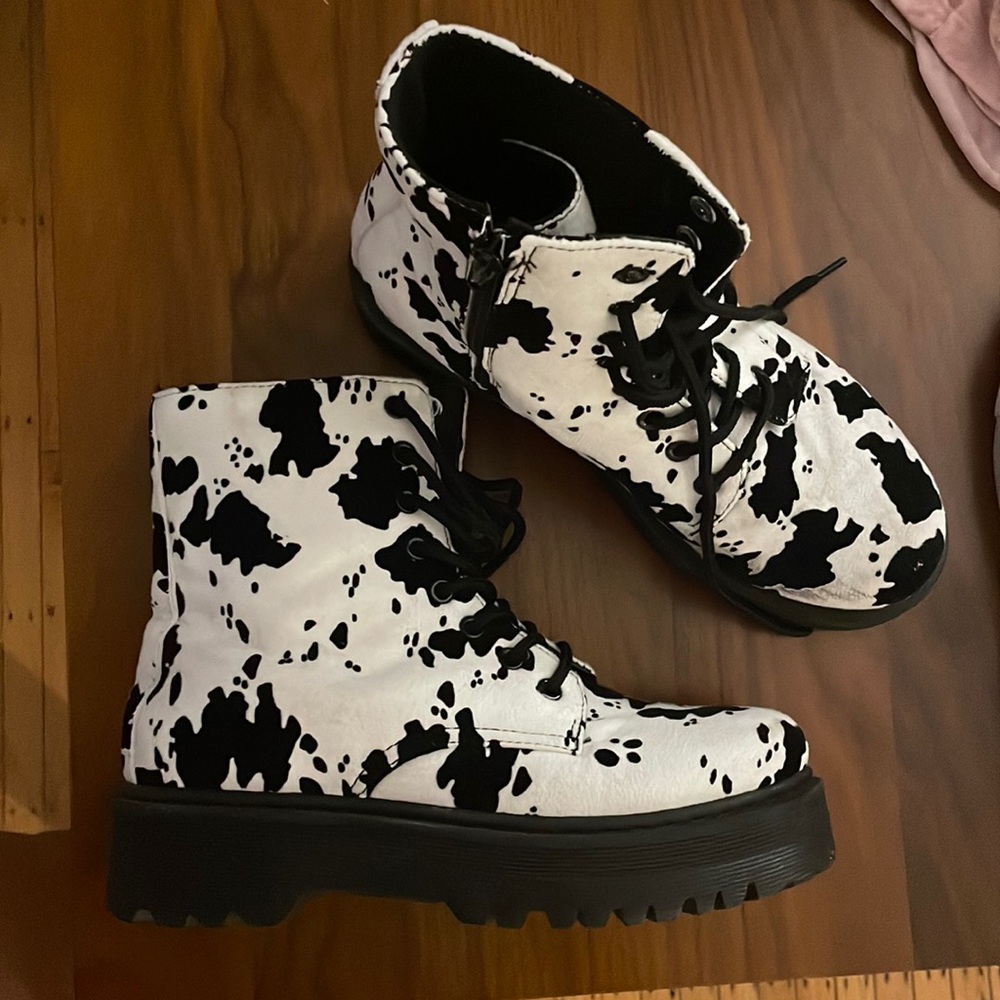 COW PRINT PLATFORM BOOTS // WOMEN’S 8.5
